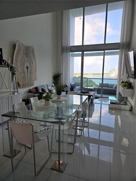 Building Photo - 900 Biscayne
