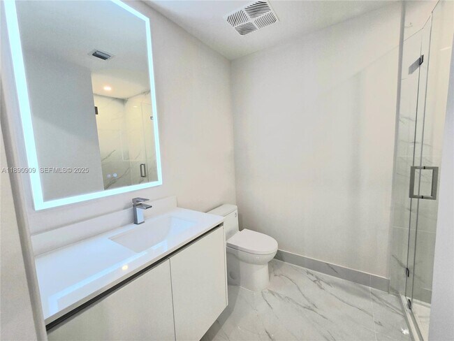 Building Photo - 700 NE 24th St