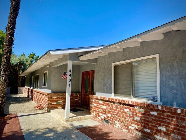 Primary Photo - INCREDIBLE 5 BEDROOM 4 BATH HOUSE