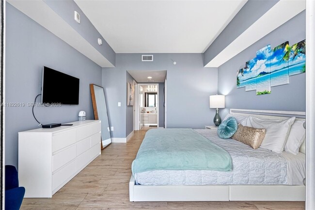 Building Photo - 2600 E Hallandale Beach Blvd