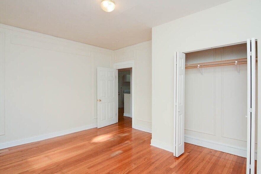 Building Photo - 1320 Oak Ave