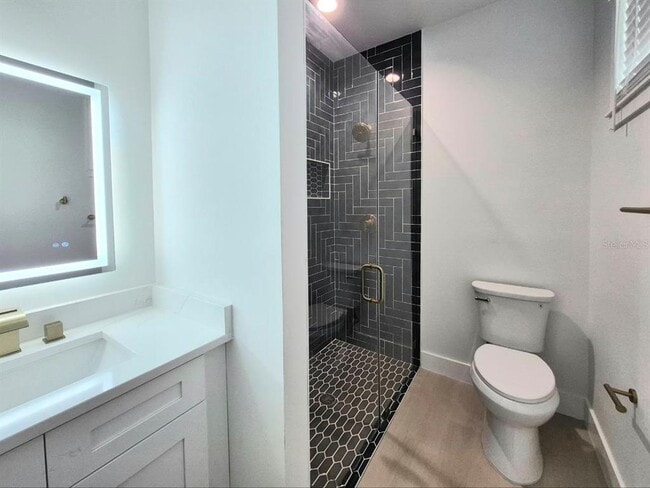 Building Photo - 3304 E North Bay St