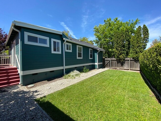 Building Photo - Charming Two Bedroom Napa Home for Rent – ...