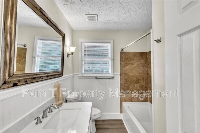 Building Photo - 2310 Lorraine Dr