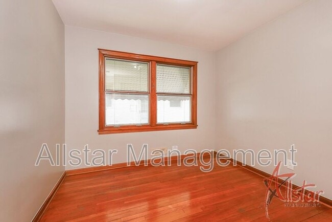 Building Photo - 9113 Outlook Dr