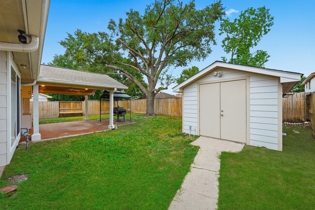 Building Photo - 18602 Lippizaner Dr