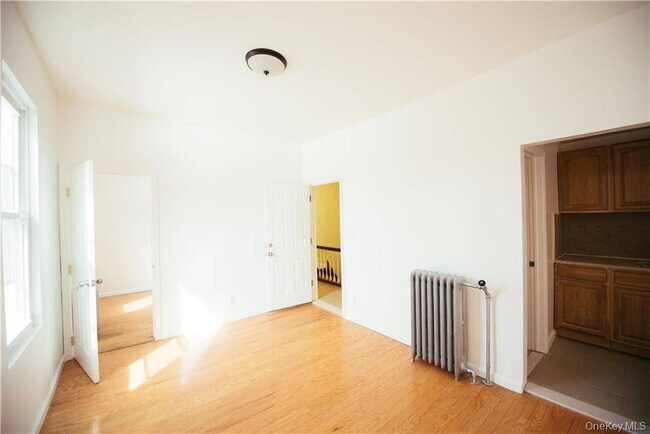 Building Photo - 1443 Beach Ave