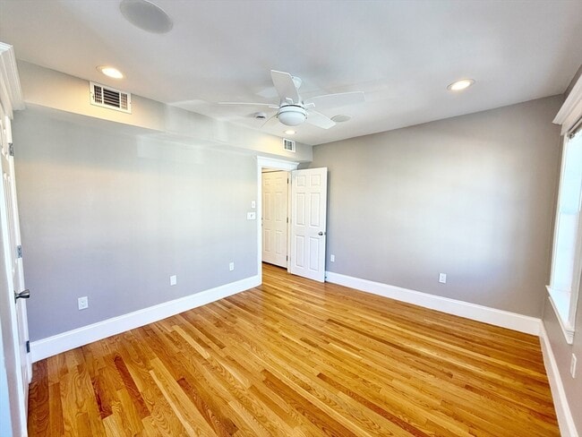 Building Photo - 37 Fenton St