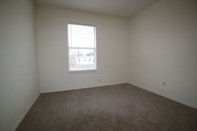 Building Photo - Upgraded 3BR Home | Granite Kitchen, High Ceilings & Gated Backyard | Minutes to Downtown Fort Worth