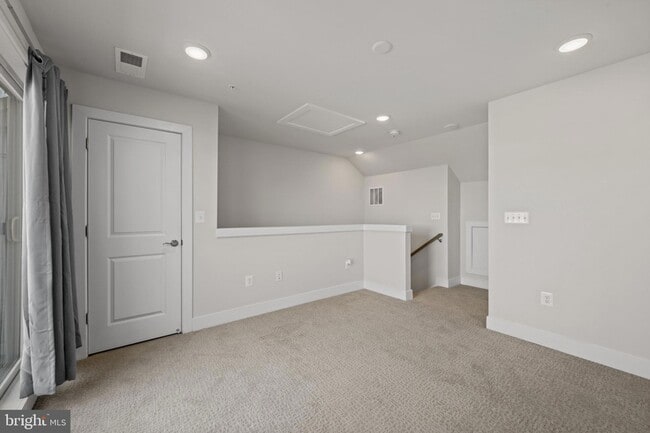 Building Photo - 148 Stowe Dr