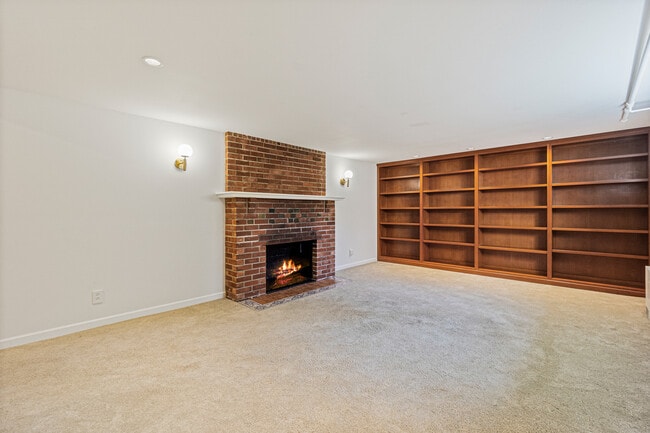 Building Photo - 3238 NE 94th St
