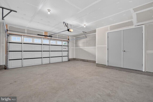 Building Photo - 10708 Meridian Hill Way