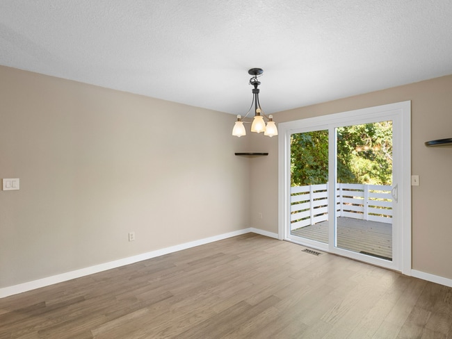 Building Photo - 1107 Meadowview Ct