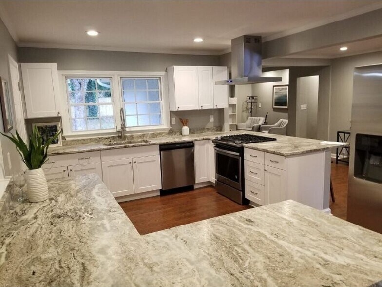 Building Photo - 2116 Trailwood Rd