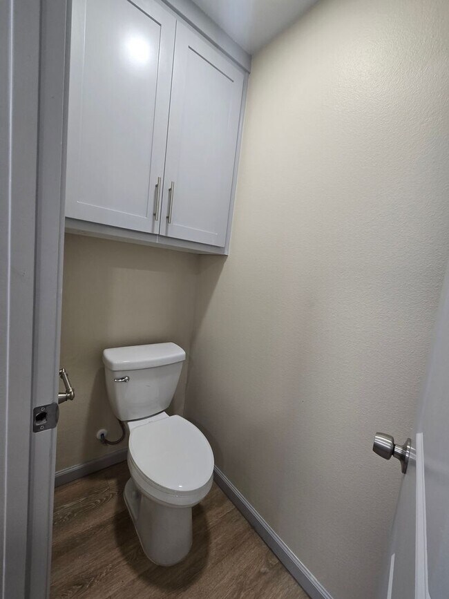 Building Photo - Spacious 3/2/2 Home with Modern Finishes a...
