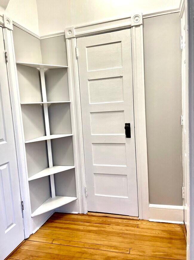 Building Photo - 25 Washington Pl