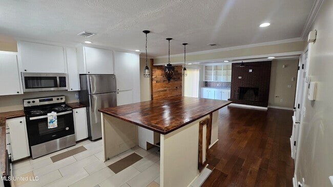 Building Photo - 933 Glastonbury Cir