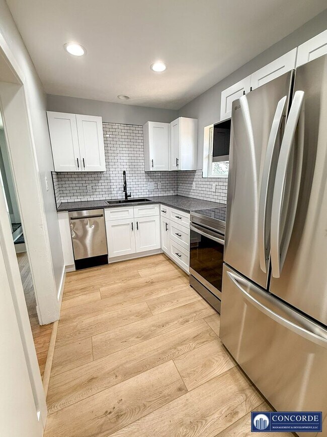 Building Photo - 3210 S 48th St