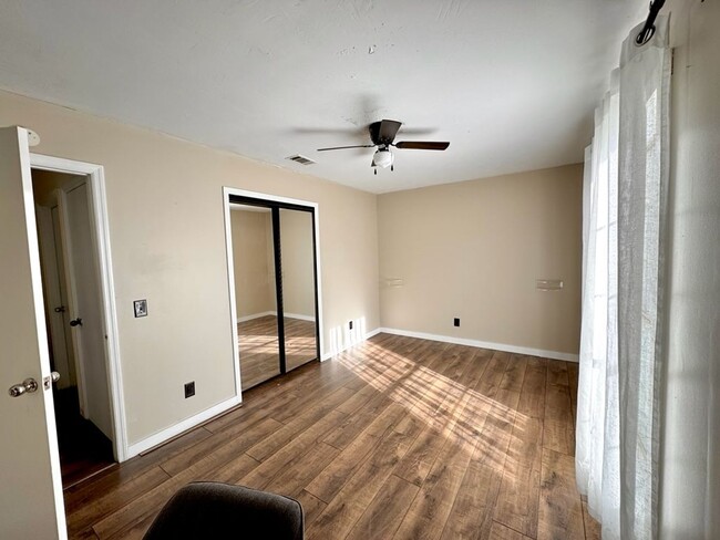 Building Photo - 4 bedroom 2 bathroom home in Hunters Chase...