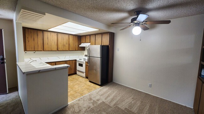 Building Photo - 2 Bedroom Condo in Mission Valley