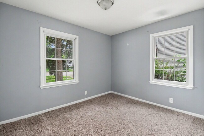 Building Photo - OWNER SPECIAL- Sign your lease by 9/22 and receive $50 off a month!