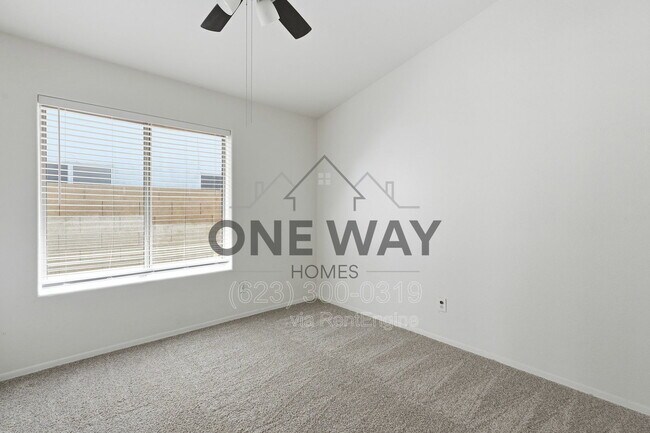 Building Photo - 4622 E Summerhaven Dr