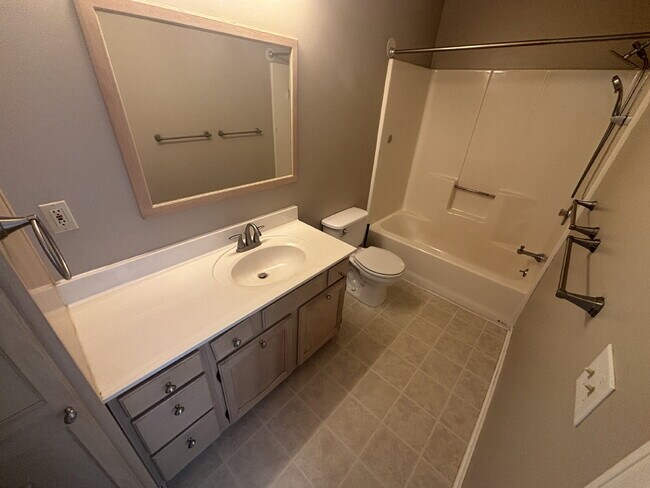 Building Photo - Beautiful 2-bedroom Condo