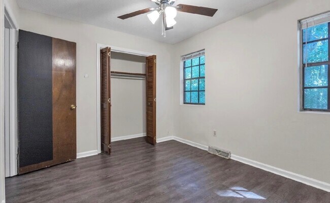 Building Photo - 102 Kimeran Ln