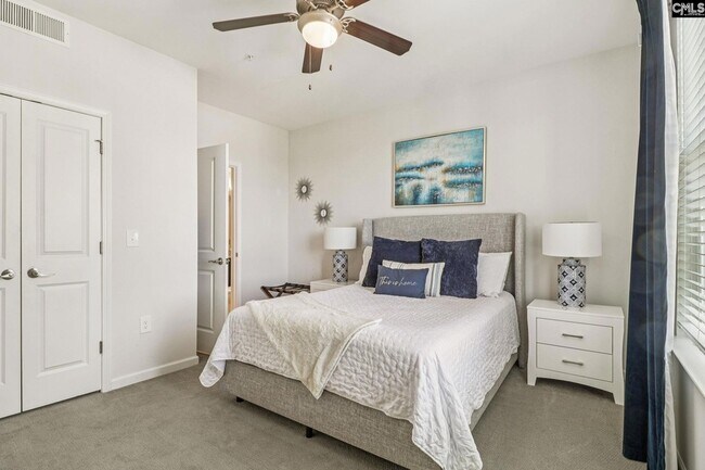 Building Photo - 440 Town Center Pl