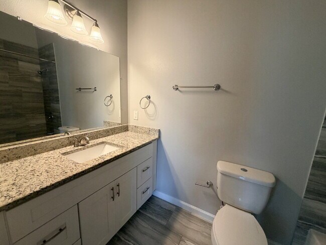 Building Photo - 3 bedroom and 2 bathrooms has newly renovated modern home in Southtown unit ready to move in! Mov...
