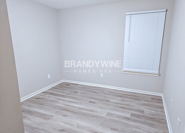 Building Photo - NEW LOWER RENTAL RATE LEASING SPECIAL: Rec...