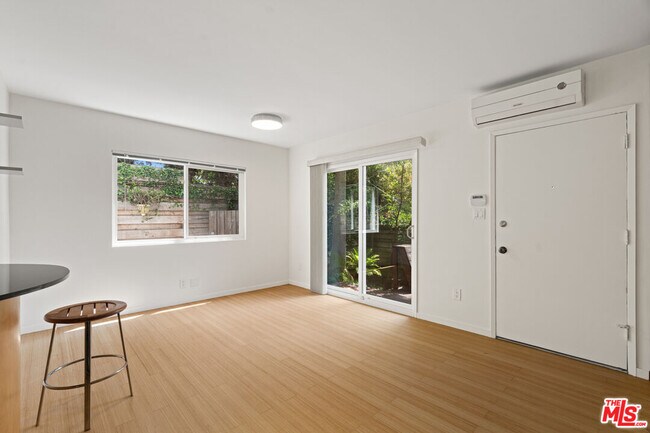 Building Photo - 631 Pier Ave