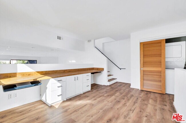 Building Photo - 9917 Tabor St