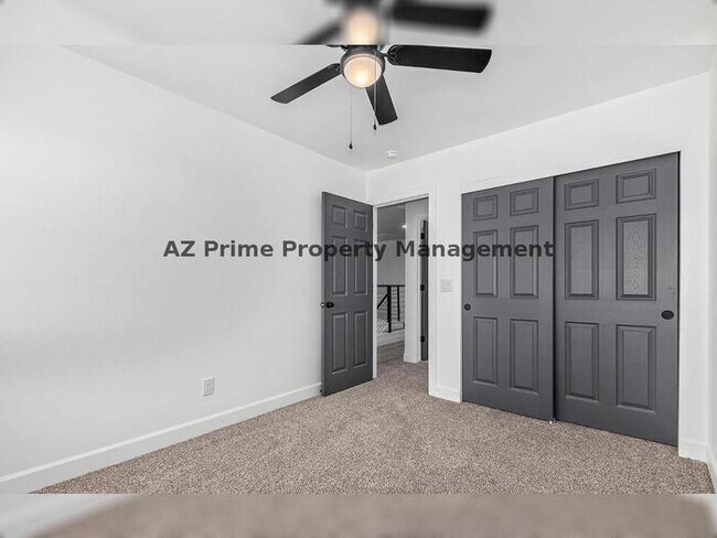 Building Photo - 4233 E Raven Rd