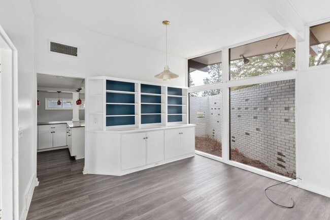 Building Photo - Charming Haven for Rent: Your Ideal Home A...