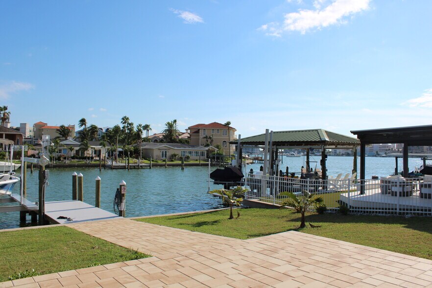 Building Photo - 229 Palm Is NW