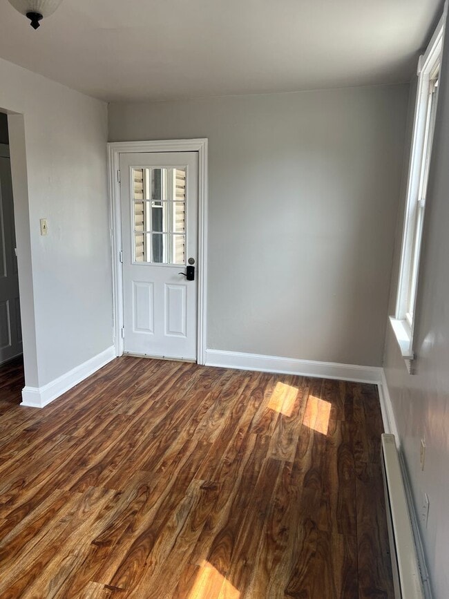 Building Photo - Columbia 3bed 1 bath home