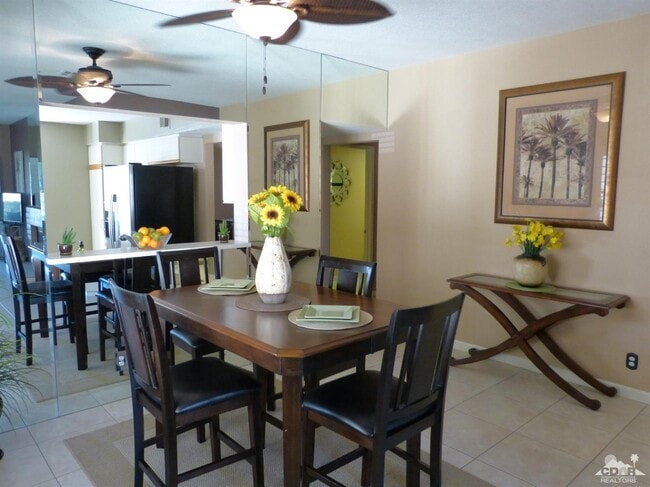 Building Photo - 221 Vista Royale Cir E