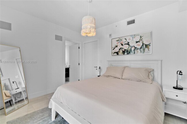 Building Photo - 1451 Brickell Ave