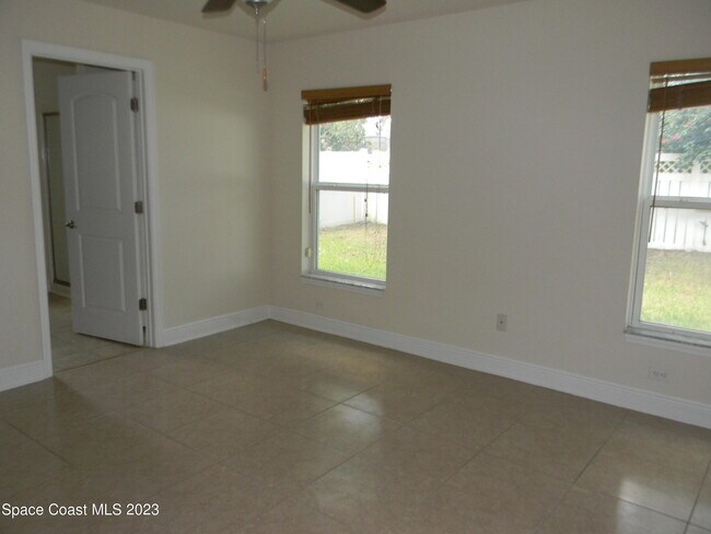 Building Photo - 1576 Alaqua Way