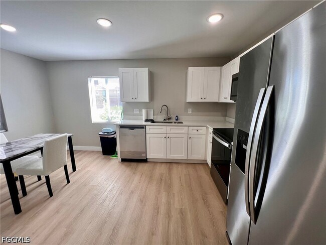 Building Photo - 4102 SE 19th Pl