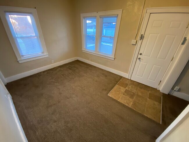 Building Photo - 2103 Delaware St