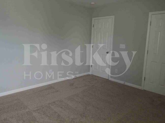 Building Photo - 4406 Vernon Cir SE