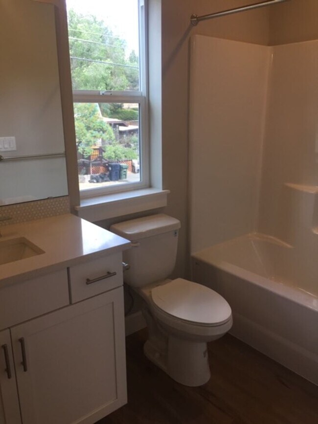 Building Photo - Cozy ADU on Bend's West Side!