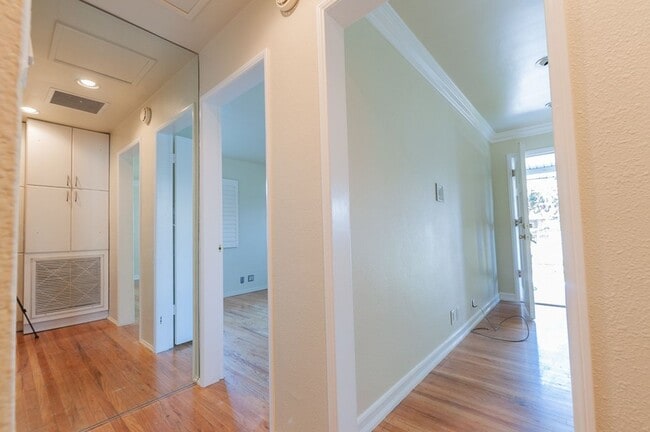 Building Photo - Beautiful single family house for rent