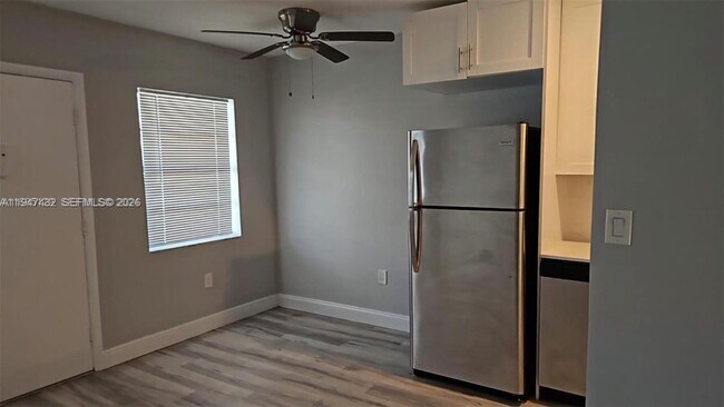 Building Photo - 1860 Venice Park Dr