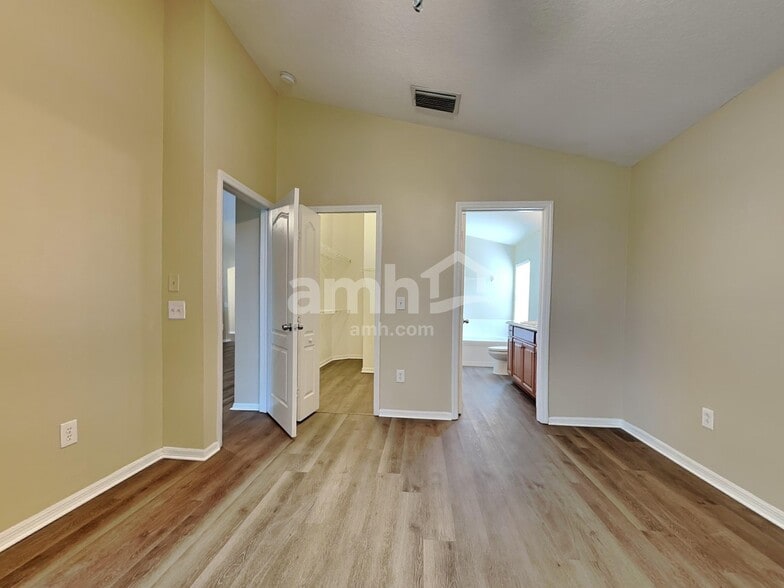 Building Photo - 9312 Hidden Water Cir