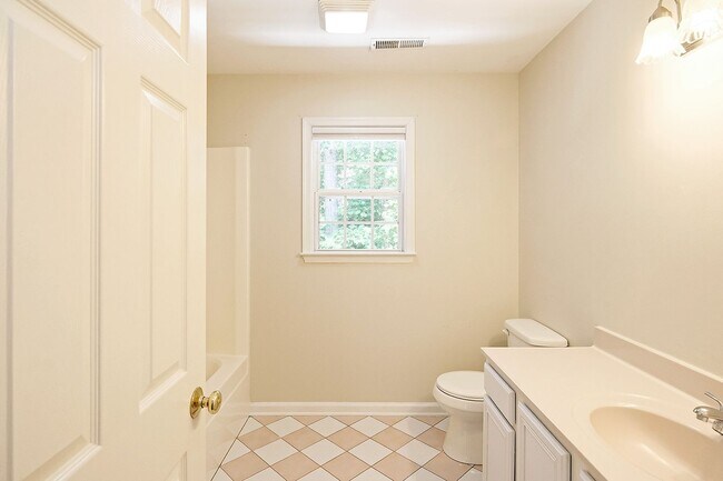 Building Photo - Move-In Ready, Dog-Friendly Preddy Creek Home