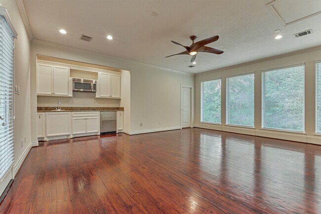 Building Photo - 11 Olmstead Row