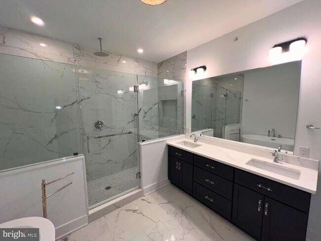 Building Photo - 986 Henry Ave